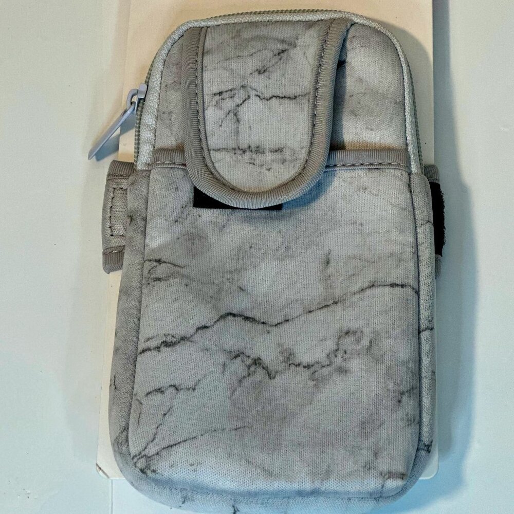 MyTagAlongs Arm Band Fits Most Smart Phones & Inner Pocket Black/White